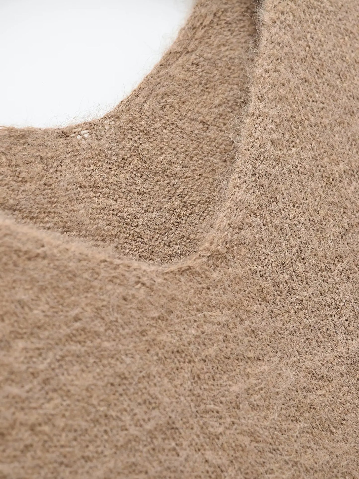 TRAFZA-Women Basic Pullover Sweater V-Neck Mocha Mousse Knitted Sweater New 2025 Fall Winter Minimalist Commuter Picnic Sweater